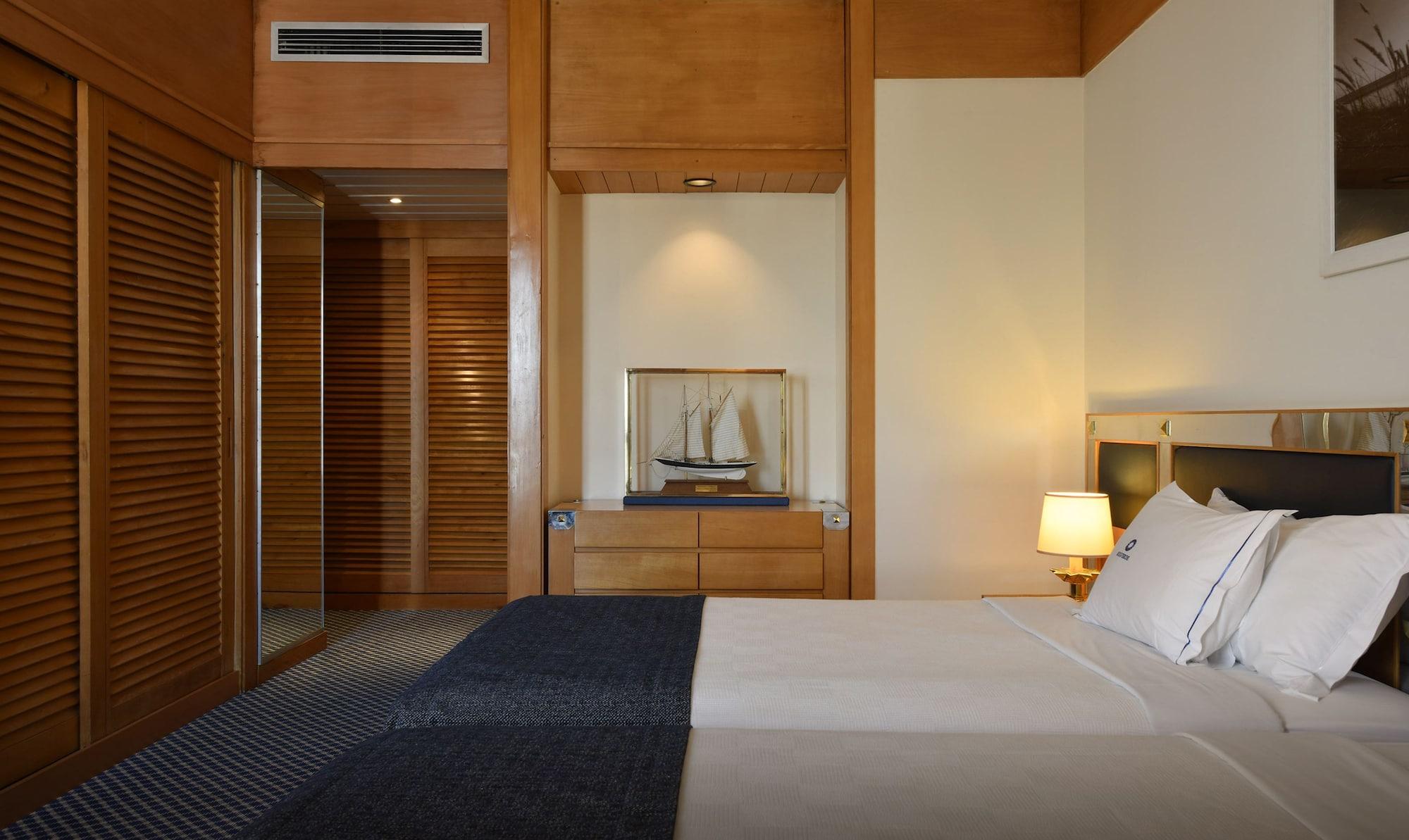Algarve Casino Hotel Portimão Exterior foto A bedroom at the hotel