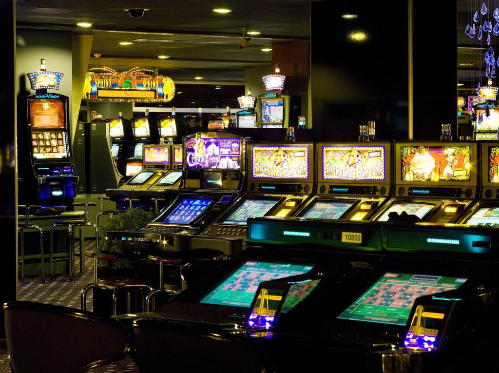 Algarve Casino Hotel Portimão Exterior foto A row of pachinko machines