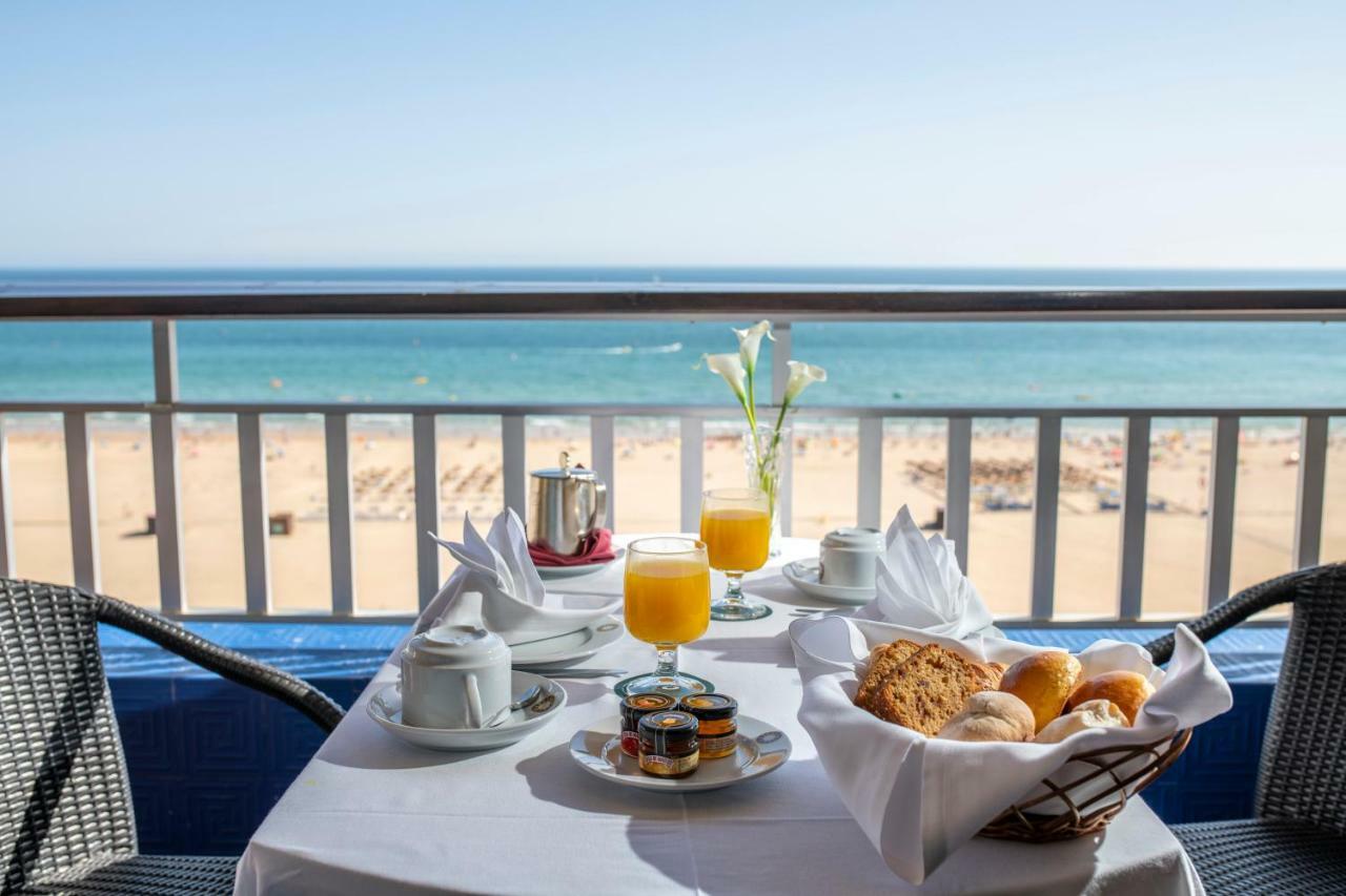 Algarve Casino Hotel Portimão Exterior foto Breakfast at the Hotel